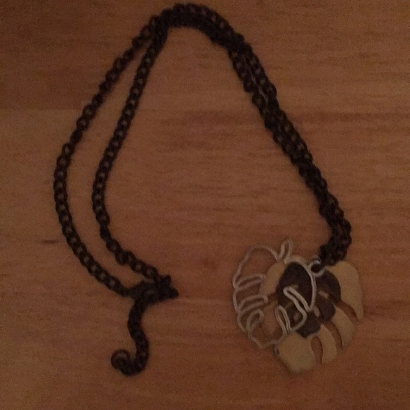 FOXY monstera leaf 🍁 🌿🍃🍂 necklace. - Picture 2 of 5